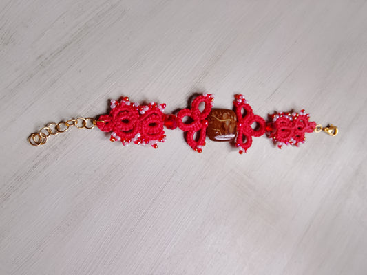 Braccialetto rosso con la pietra