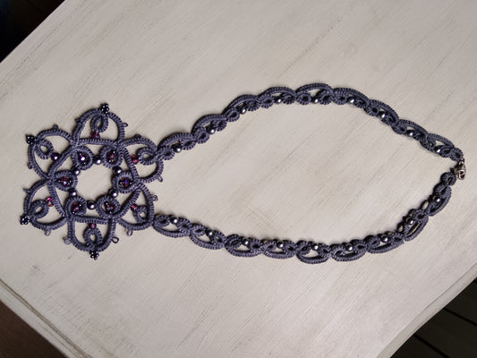 Collana grigia "fiore"