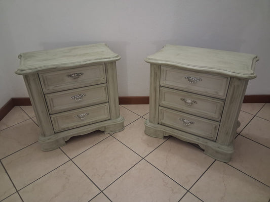 Due comodini per camera da letto